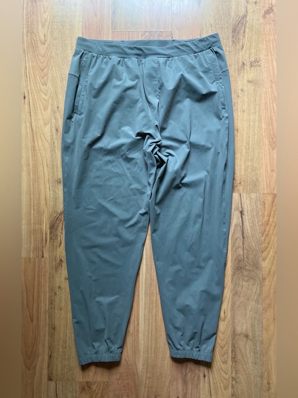 Lululemon Surge Joggers Mens Stretch XXL 29 Inseam Gray Sage Zip Ankle